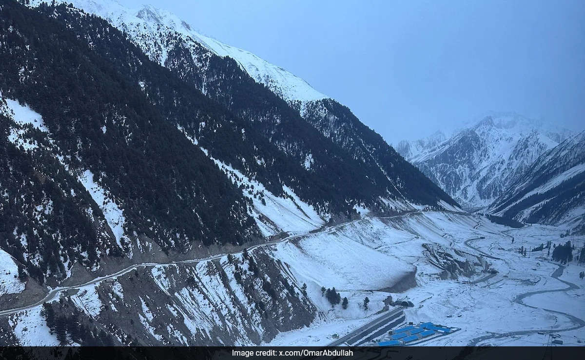 Read more about the article Omar Abdullah Shares Pictures Of New Z-Morh Tunnel In J&K, PM Modi Reacts