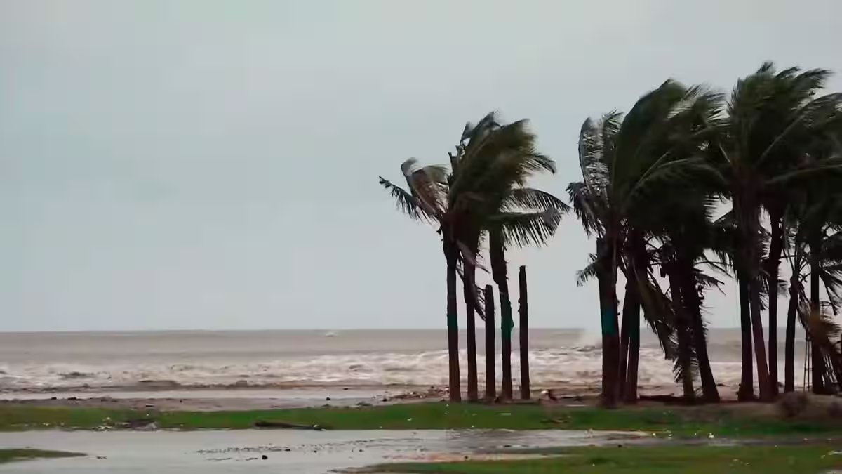 Severe Cyclone Montha to make landfall at Andhra Pradesh's coast today, east coast on red alert – Firstpost