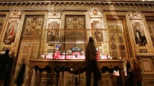 Read more about the article What’s the ‘cursed’ diamond from India that the Louvre thieves didn’t touch? – Firstpost