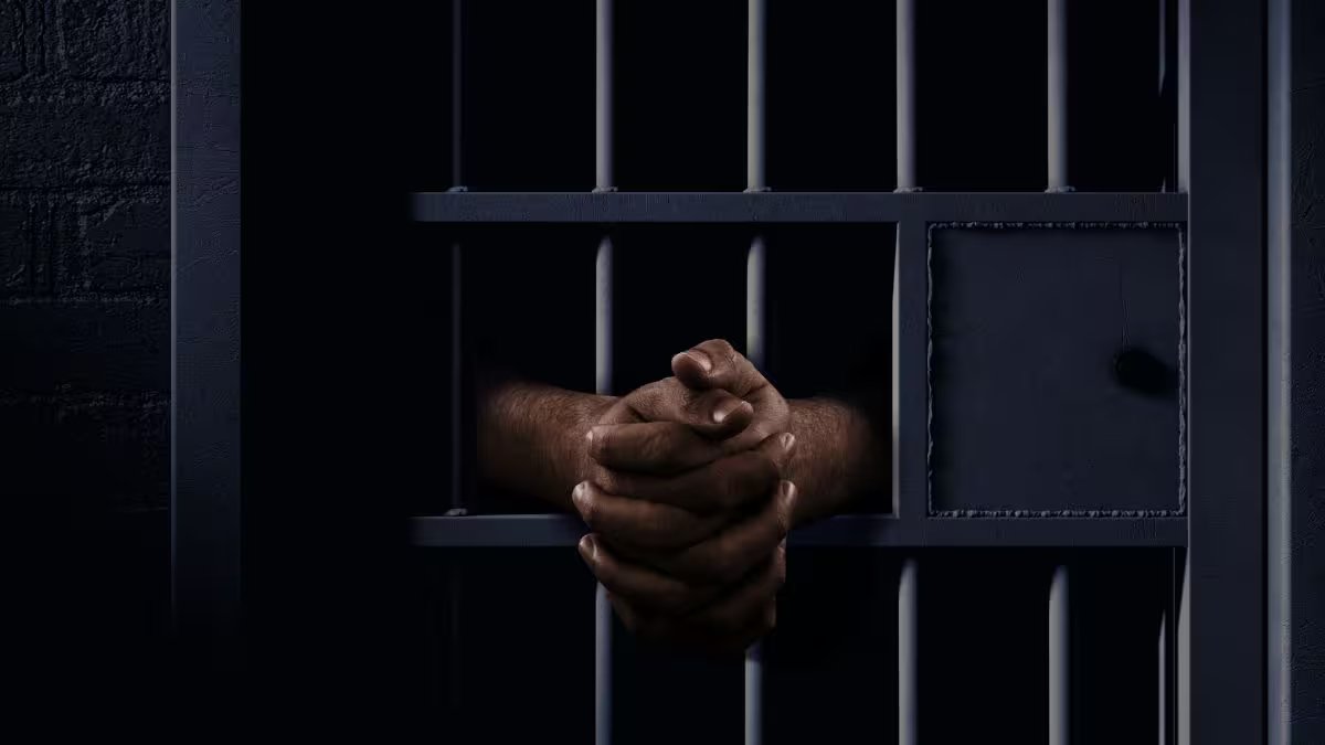 Freanch police arrest one prisoner – Firstpost