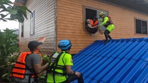 Read more about the article Thailand races to rescue thousands as record floods kill 33 and submerge Hat Yai – Firstpost