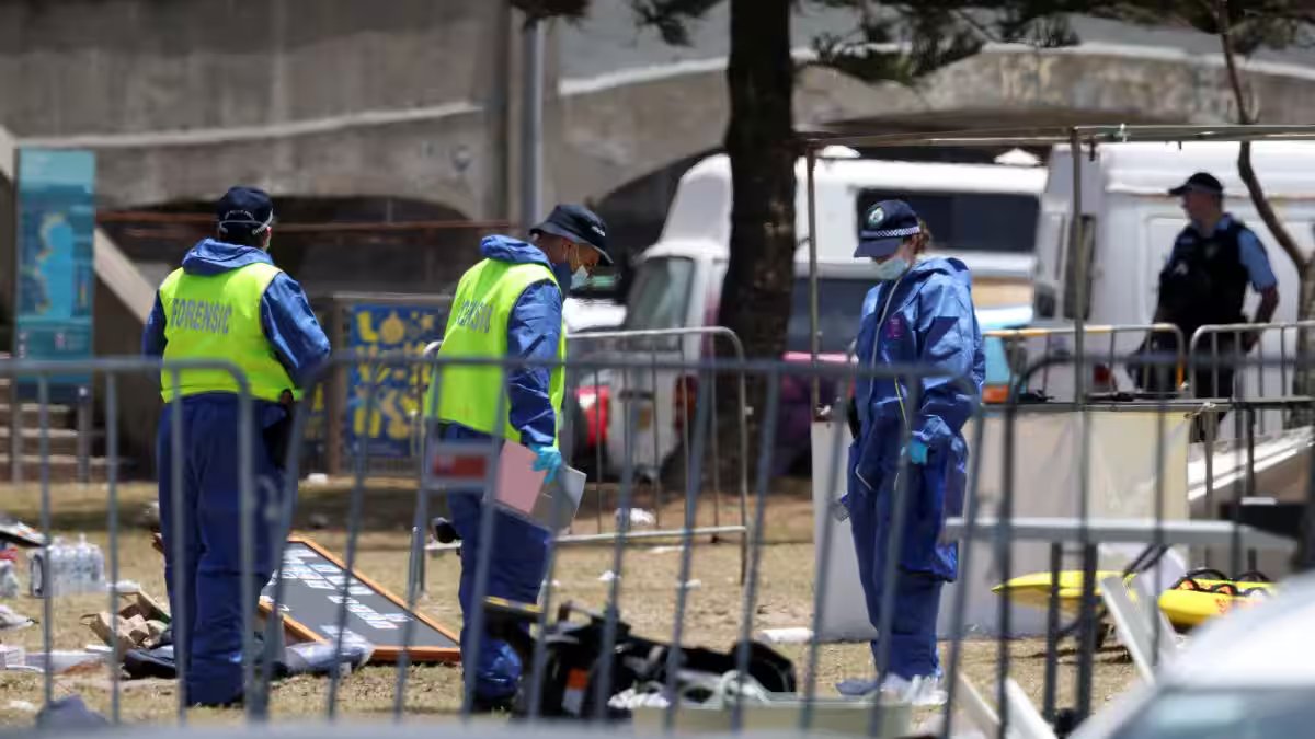 New Bondi beach video shows Australian police subdue shooters firing at Jewish crowd – Firstpost