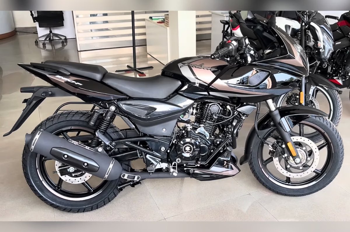 Read more about the article Bajaj Pulsar 220F updated with new colours, launched at Rs 1.28 lakh