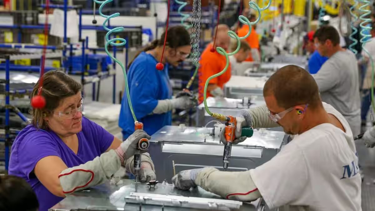 US Q3 GDP likely at 3.5% as economy shows resilience after longest government shutdown – Firstpost