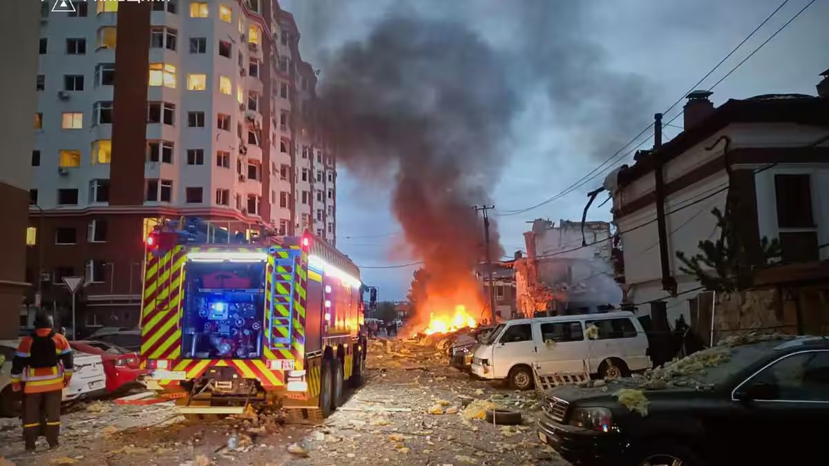 Starmer and von der Leyen Hold Talks on Ukraine Peace Proposals and Funding – Firstpost