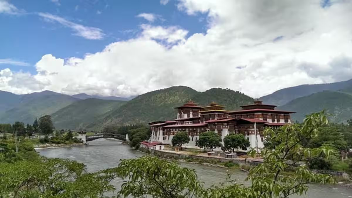 Pakistan congratulates Bhutan on its National Day using photo of Dzong renovated by Indian funds – Firstpost