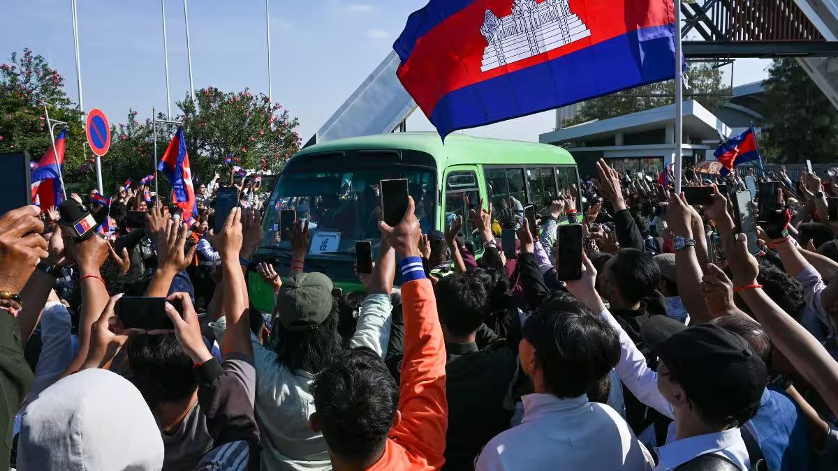 Thailand frees 18 Cambodian soldiers captured in July as ceasefire sticks – Firstpost