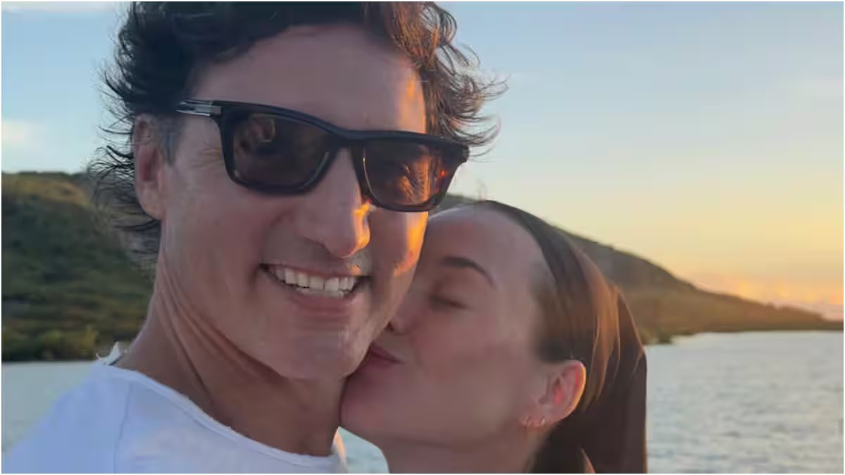 Katy Perry kisses former Canadian PM Justin Trudeau in ‘Holidaze’ photo dump – Firstpost