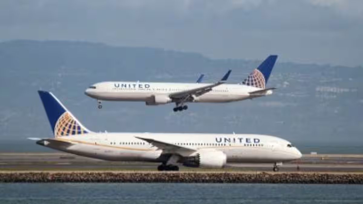 United Airlines flight avoids crash landing after mechanical glitch at Orlando airport