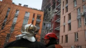 Read more about the article Russia’s fiery Ukraine strikes leave Kyiv residents in frigid cold with no power, water – Firstpost