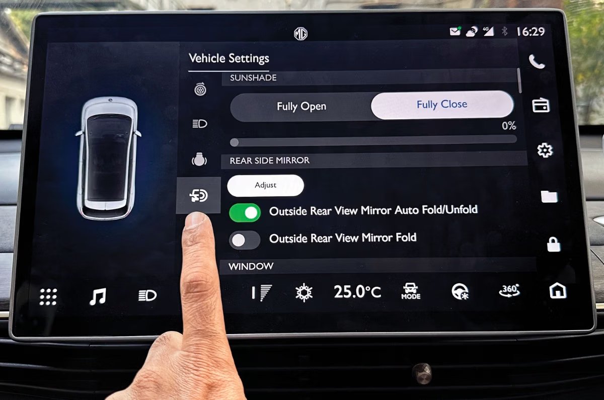 Read more about the article Ferrari Luce interior designer opposes touchscreens replacing physical controls in cars – Introduction