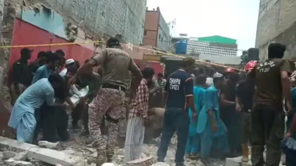 13 killed in Karachi as gas cylinder blast rocks multi-storey building – Firstpost