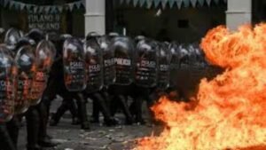 Read more about the article Argentina: Protesters clash with police during rally against Milei’s labour reforms