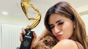 Read more about the article Netizens back Kriti Sanon as she wins the Best Actress award for Aanand L Rai’s ‘Tere Ishk Mein’ – Firstpost