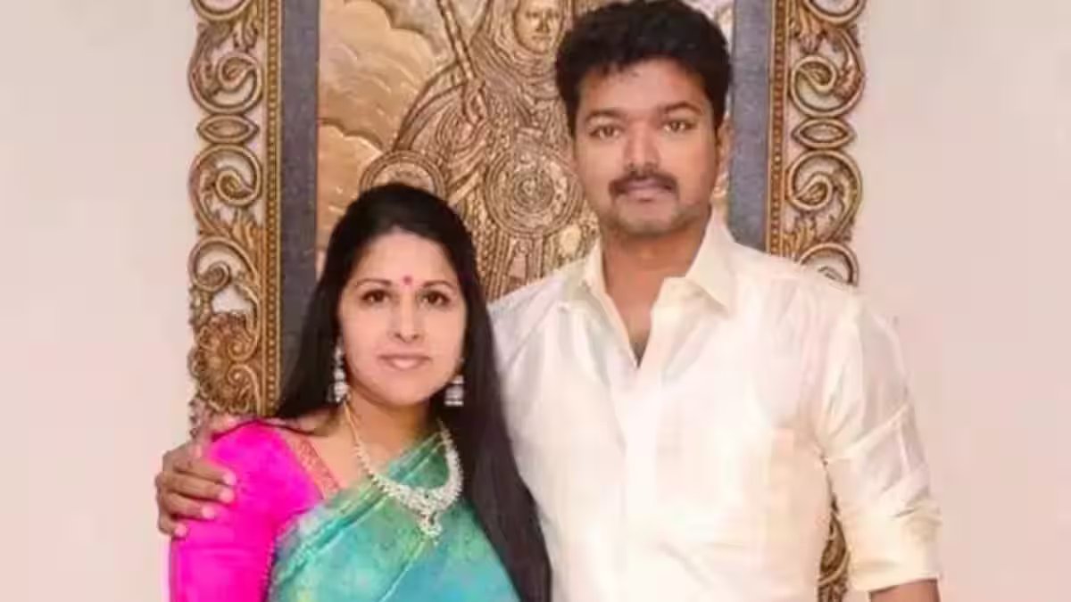 Thalapathy Vijay-Sangeetha Sornalingam's love story: From meeting at fan meet, wedding, 27 years of togetherness: – Firstpost